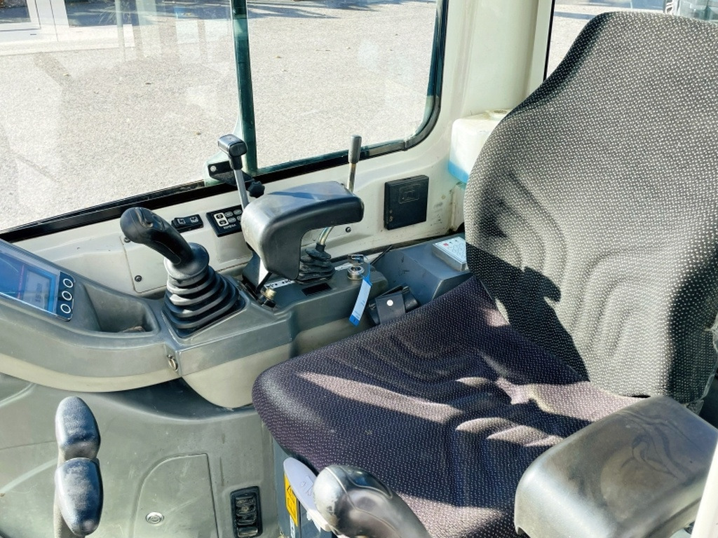 Takeuchi TB216 (4095) - Máy xúc mini: hình 5 Takeuchi TB216 (4095) - Máy xúc mini: hình 5