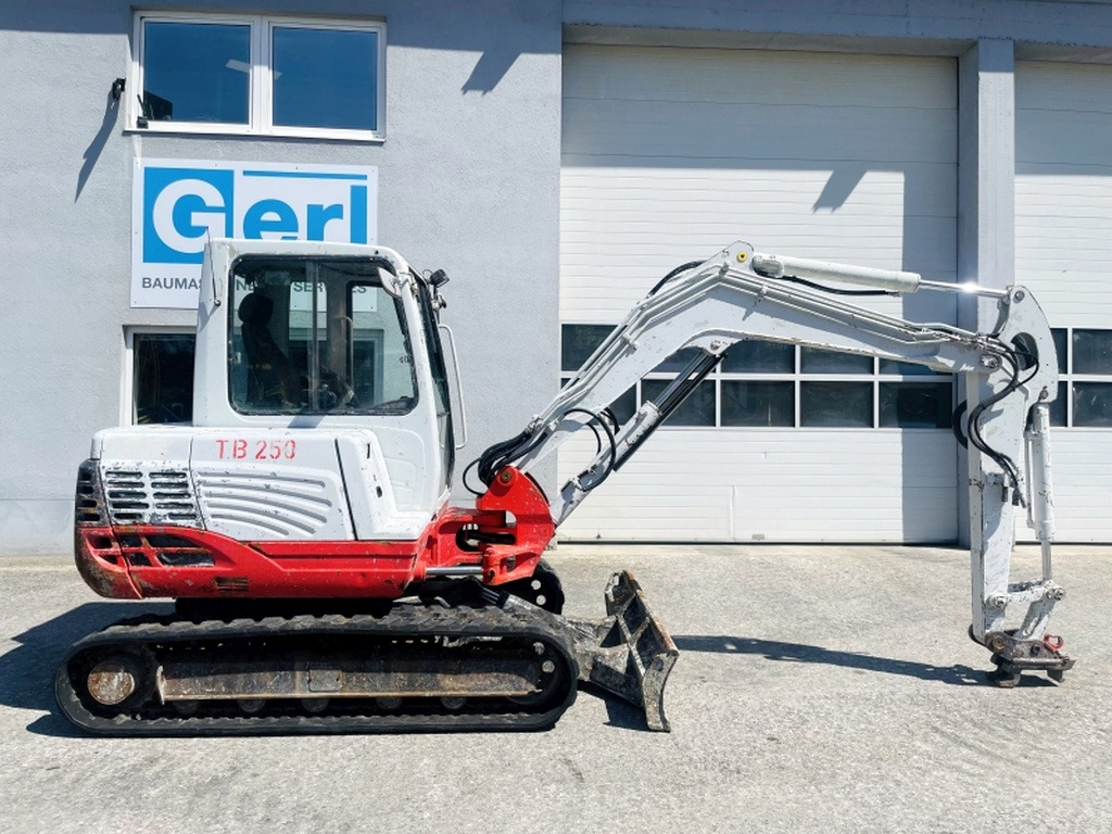 Takeuchi TB250 (3990) - Máy xúc mini: hình 2 Takeuchi TB250 (3990) - Máy xúc mini: hình 2