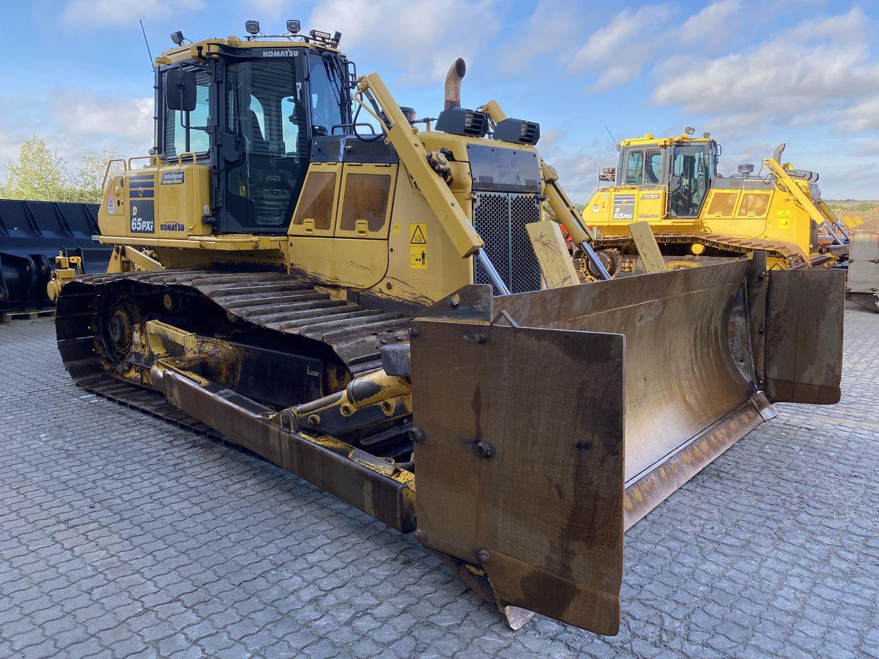 Komatsu D65PXI-18 - Máy ủi: hình 5 Komatsu D65PXI-18 - Máy ủi: hình 5