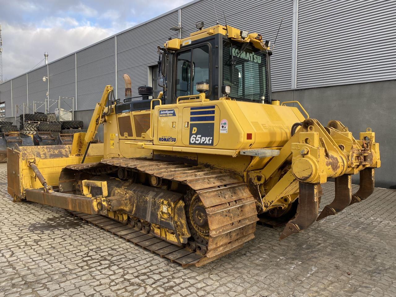Komatsu D65PXI-18 - Máy ủi: hình 2 Komatsu D65PXI-18 - Máy ủi: hình 2