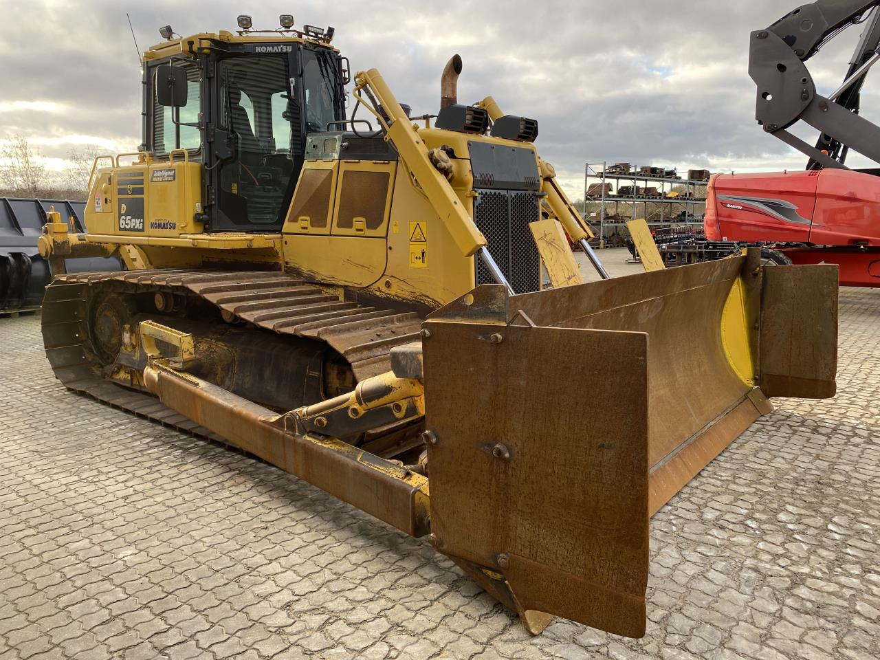Komatsu D65PXI-18 - Máy ủi: hình 5 Komatsu D65PXI-18 - Máy ủi: hình 5