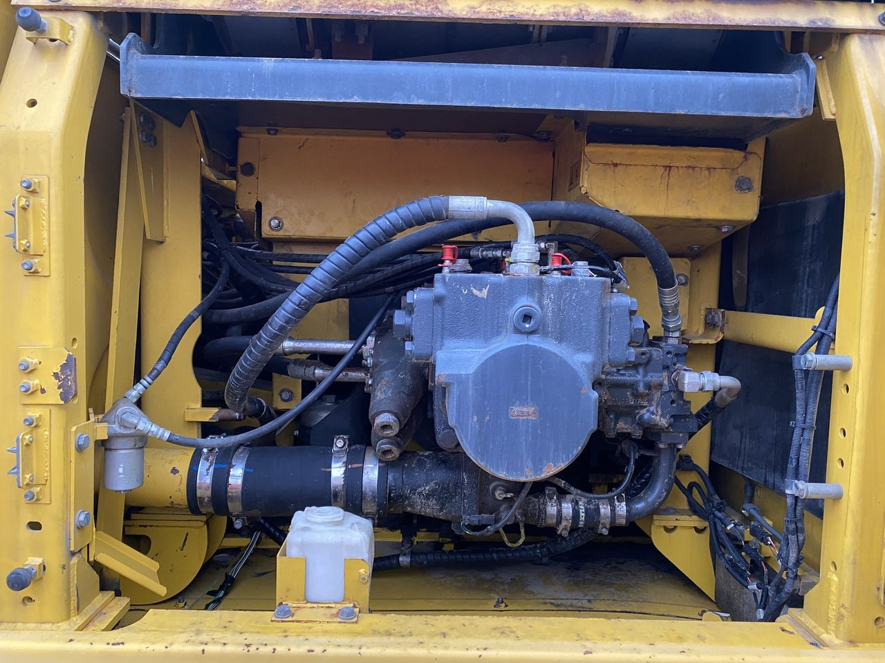 Máy xúc bánh xích Komatsu PC490LC-11: hình 10 Máy xúc bánh xích Komatsu PC490LC-11: hình 10