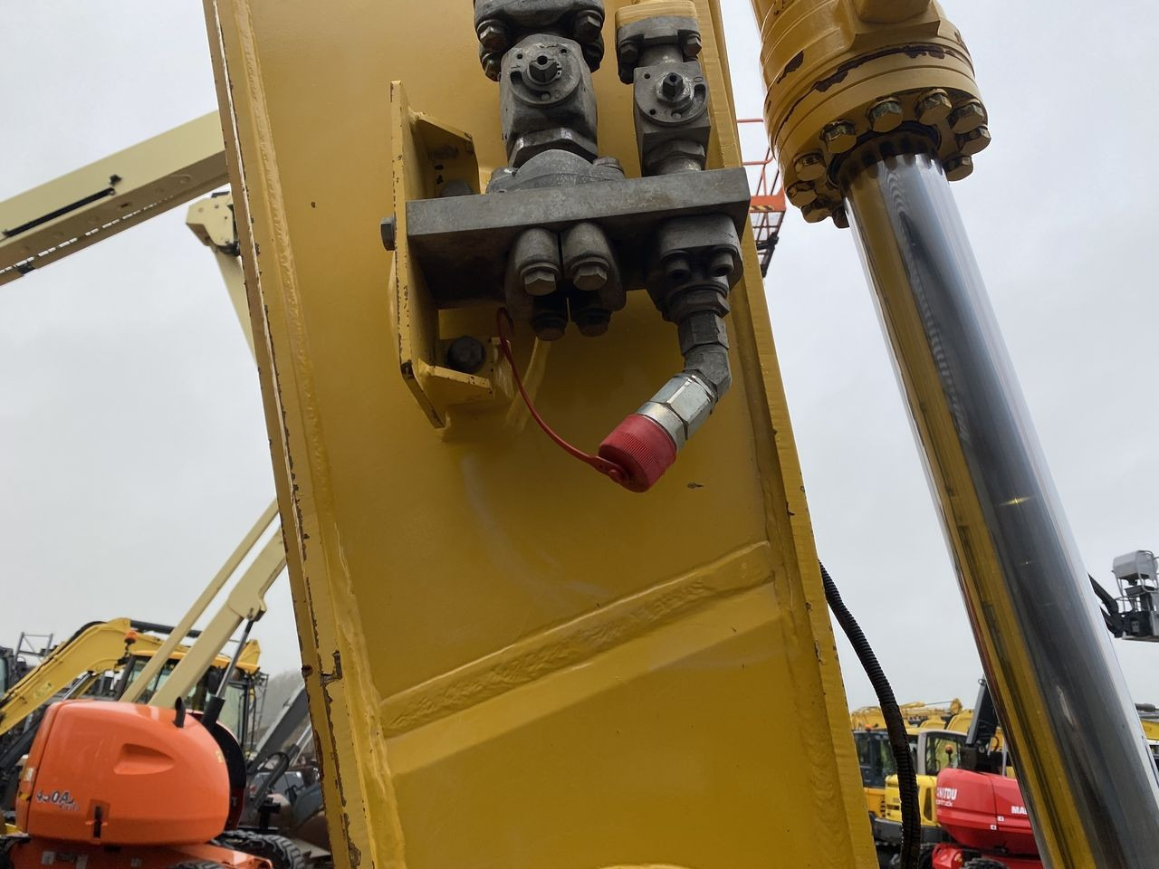 Máy xúc bánh xích Komatsu PC490LC-11: hình 6 Máy xúc bánh xích Komatsu PC490LC-11: hình 6