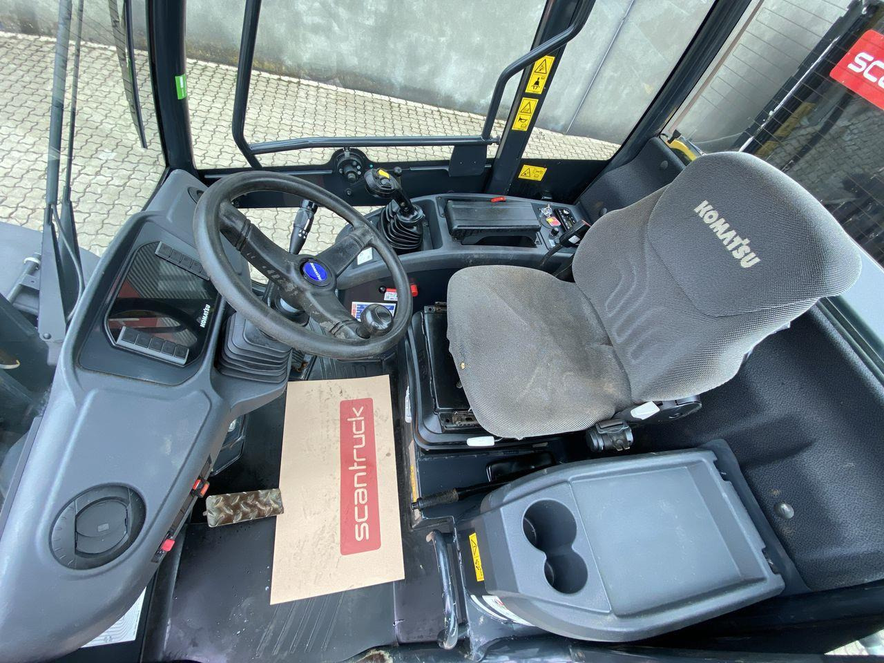Komatsu WA70M-8EO - Máy xúc lật mini gấp khúc: hình 3 Komatsu WA70M-8EO - Máy xúc lật mini gấp khúc: hình 3