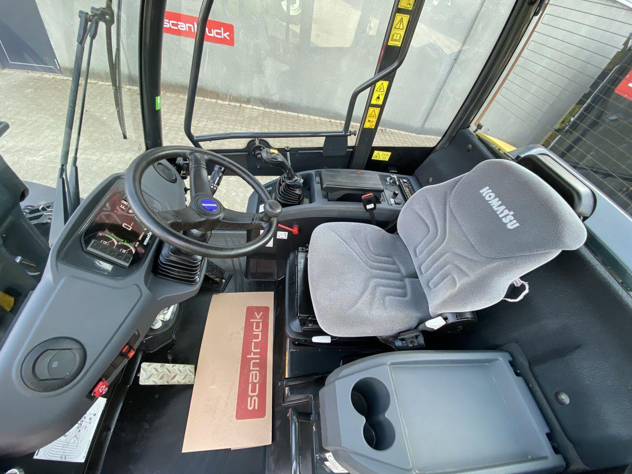 Komatsu WA70M-8EO - Máy xúc lật mini gấp khúc: hình 3 Komatsu WA70M-8EO - Máy xúc lật mini gấp khúc: hình 3