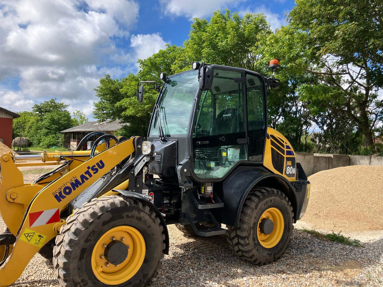 Komatsu WA80M-8EO - Máy xúc lật mini gấp khúc: hình 1 Komatsu WA80M-8EO - Máy xúc lật mini gấp khúc: hình 1