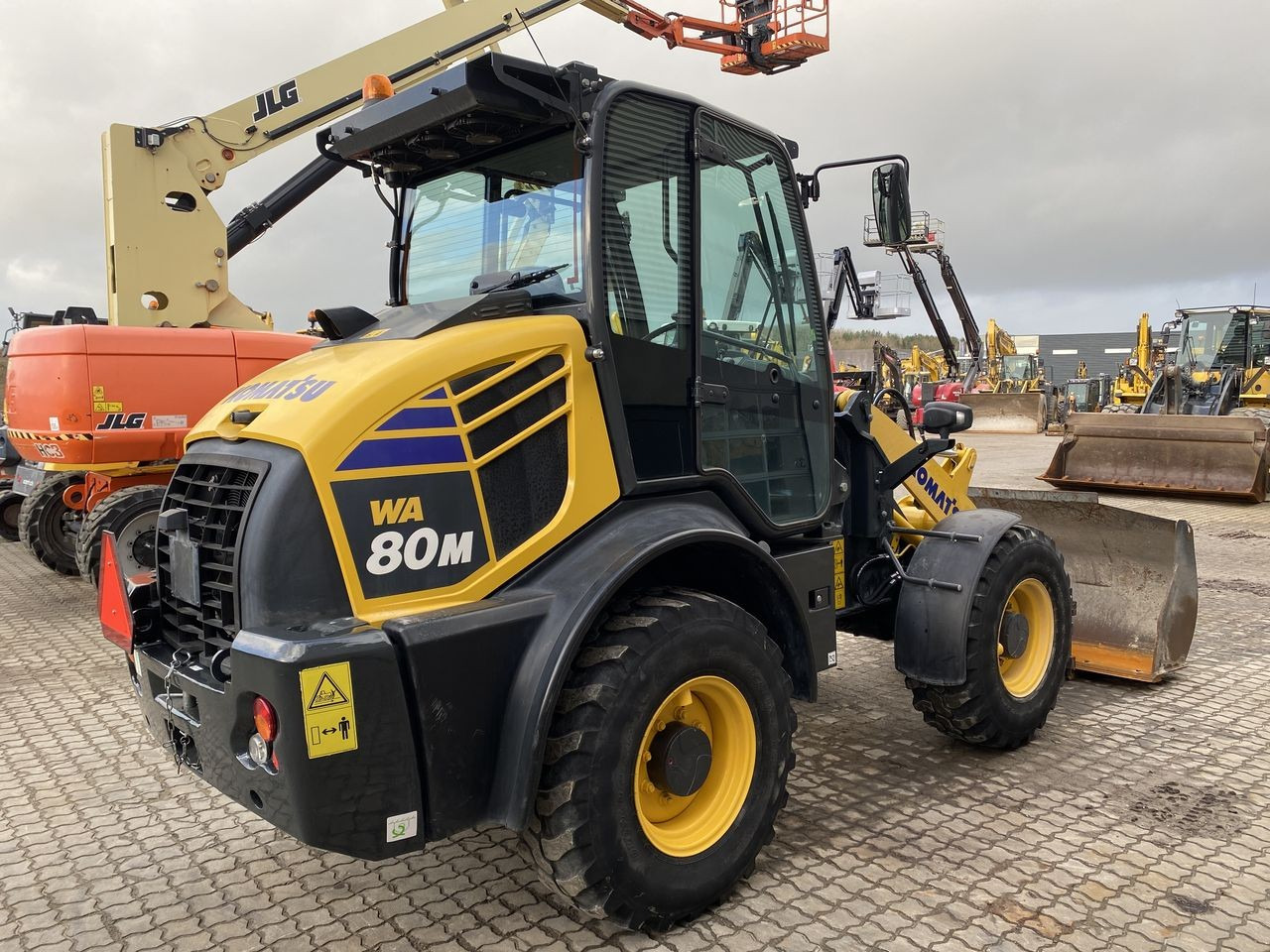 Komatsu WA80M-8EO - Máy xúc lật mini gấp khúc: hình 4 Komatsu WA80M-8EO - Máy xúc lật mini gấp khúc: hình 4