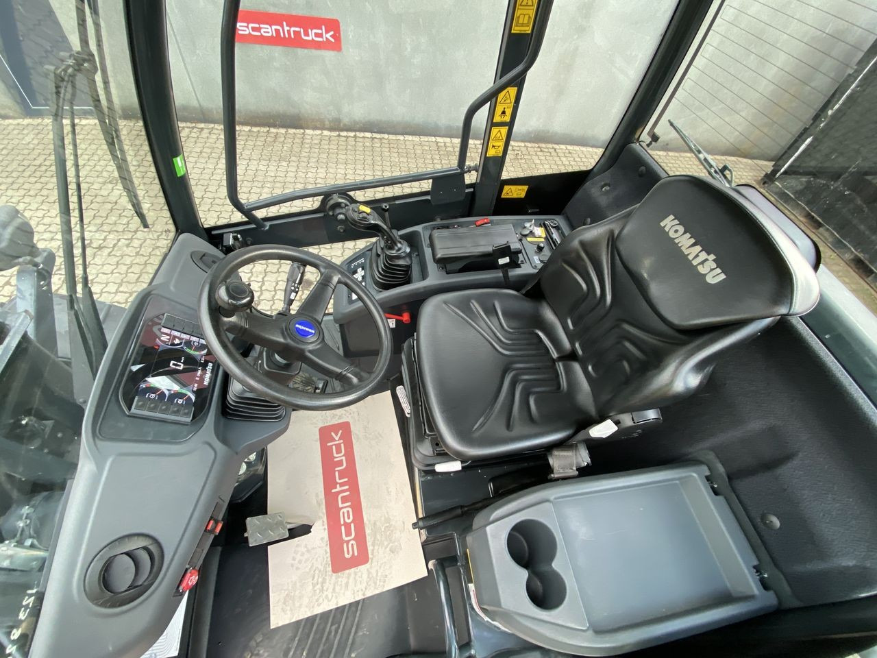 Komatsu WA80M-8EO - Máy xúc lật mini gấp khúc: hình 3 Komatsu WA80M-8EO - Máy xúc lật mini gấp khúc: hình 3