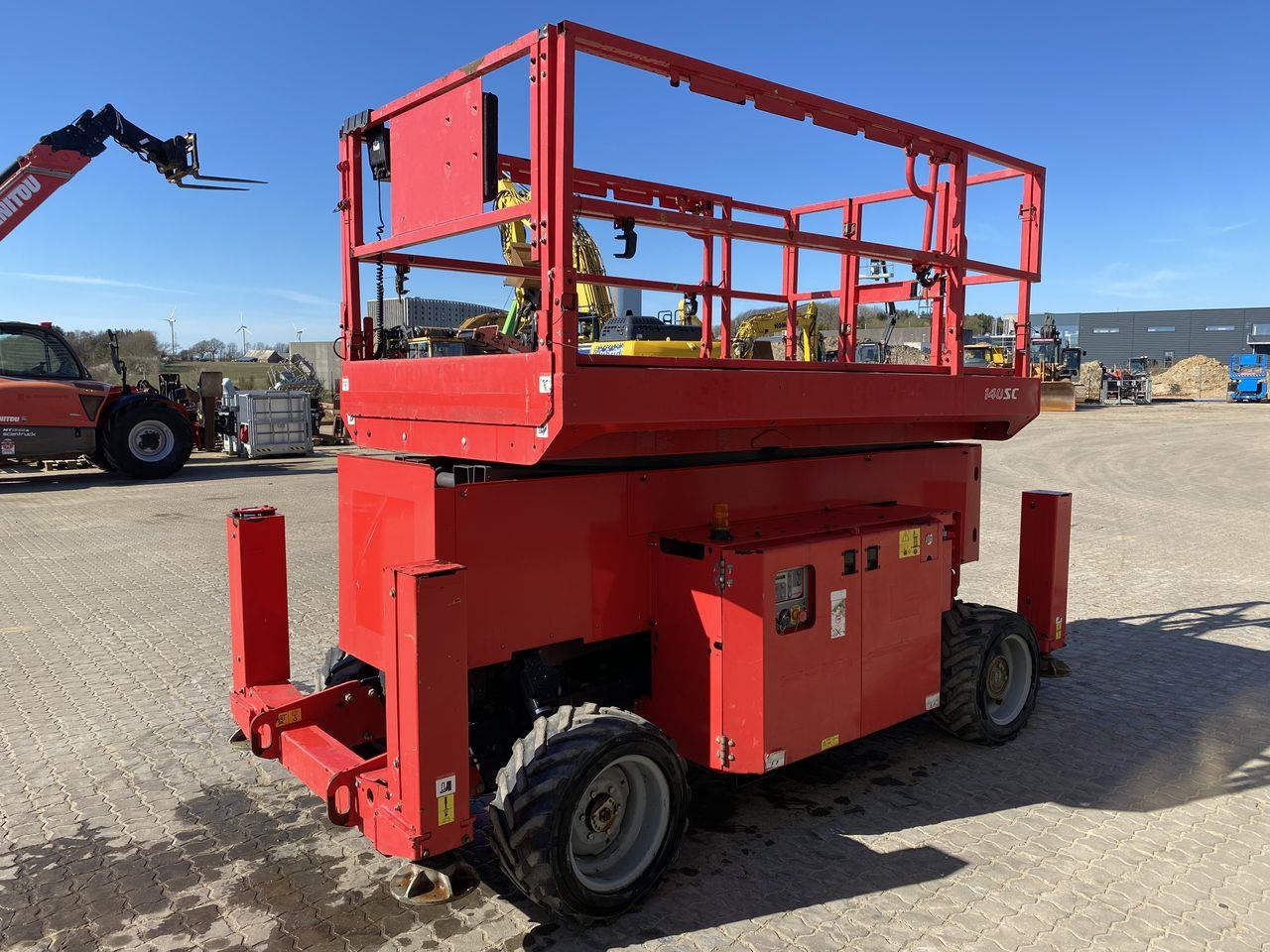 Manitou 140SC - Máy nâng người hình kéo: hình 4 Manitou 140SC - Máy nâng người hình kéo: hình 4