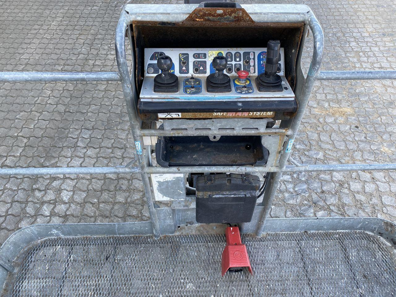 Manitou 200ATJ RC - Xe nâng người nhiều khớp nối: hình 3 Manitou 200ATJ RC - Xe nâng người nhiều khớp nối: hình 3