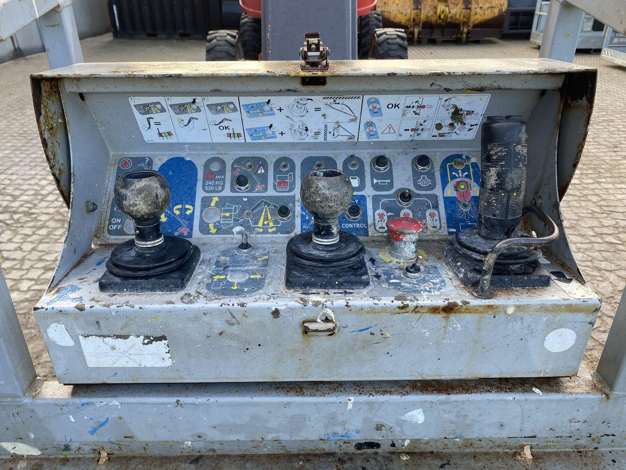 Manitou 260TJ - Xe nâng người nhiều khớp nối: hình 3 Manitou 260TJ - Xe nâng người nhiều khớp nối: hình 3