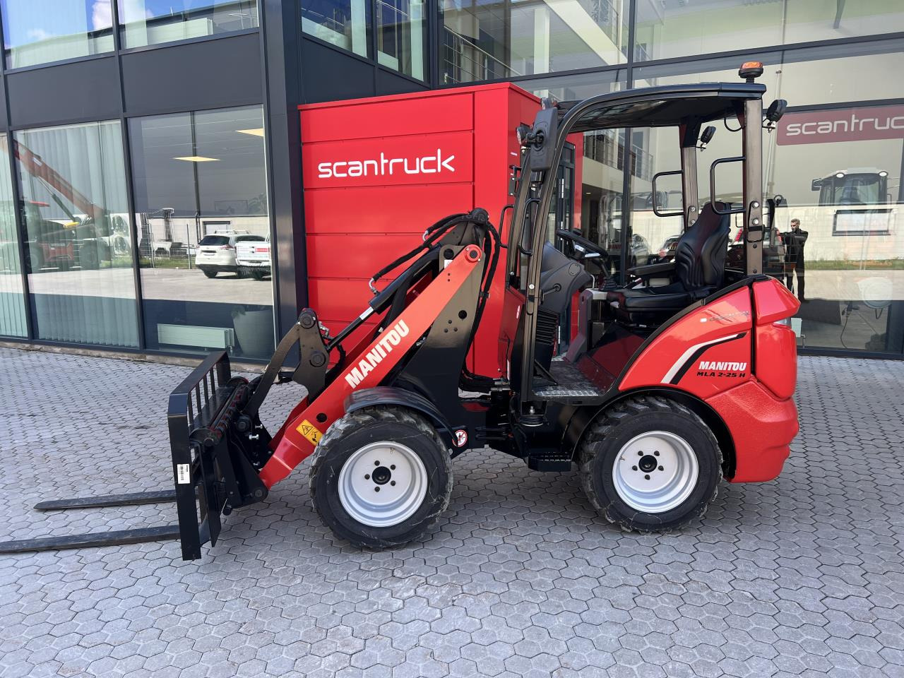Manitou MLA 2-25H-4P - Máy xúc lật bánh lốp: hình 1 Manitou MLA 2-25H-4P - Máy xúc lật bánh lốp: hình 1