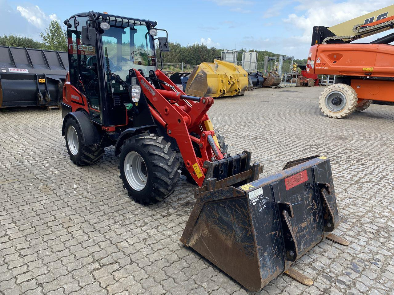Manitou MLA 5-50H-Z CAB - Máy xúc lật mini gấp khúc: hình 5 Manitou MLA 5-50H-Z CAB - Máy xúc lật mini gấp khúc: hình 5