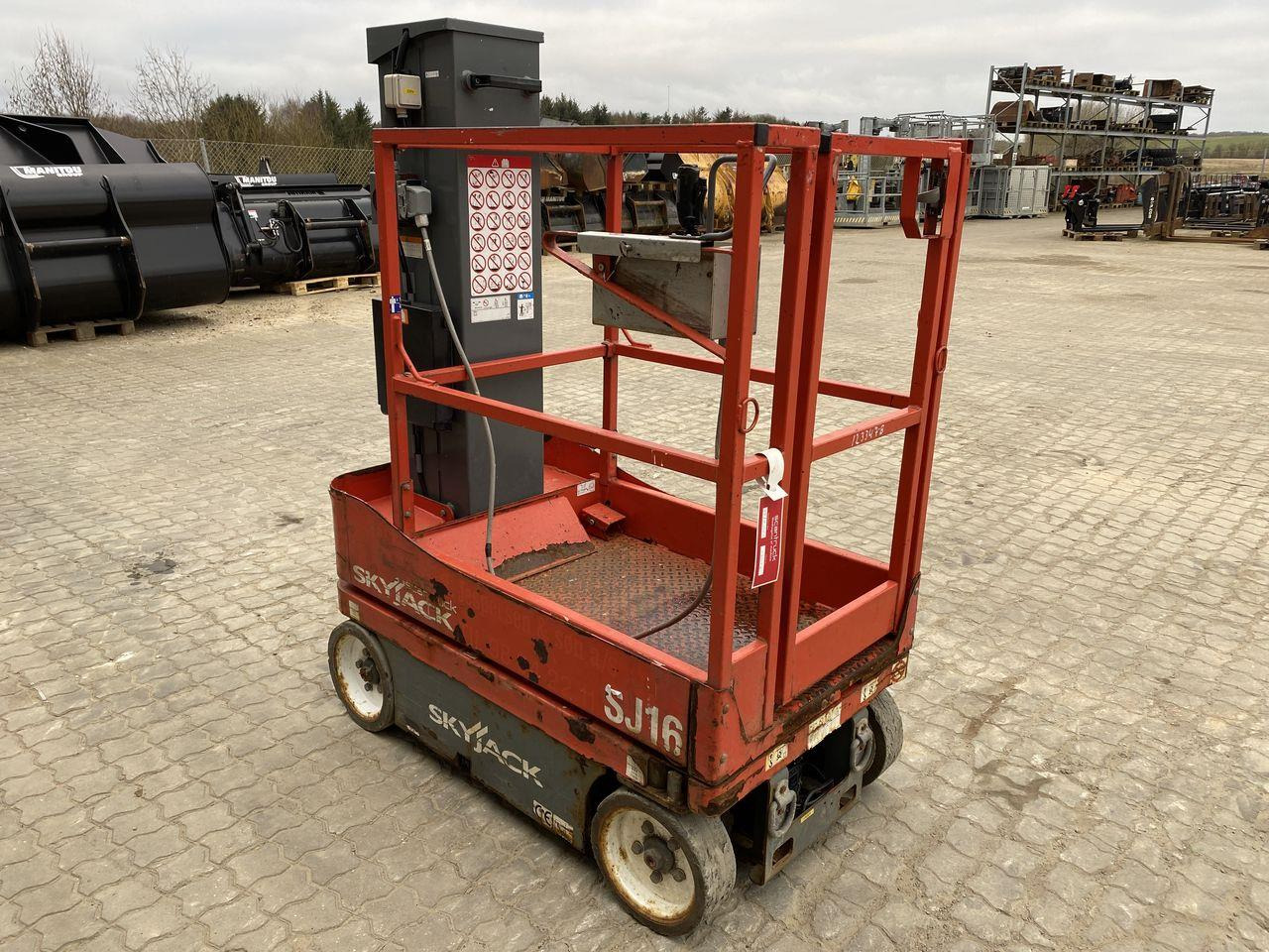 Skyjack SJ16 - Máy nâng người thẳng đứng: hình 5 Skyjack SJ16 - Máy nâng người thẳng đứng: hình 5