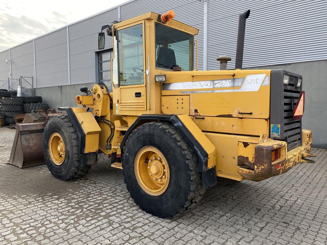 Volvo L70C - Máy xúc lật bánh lốp: hình 2 Volvo L70C - Máy xúc lật bánh lốp: hình 2