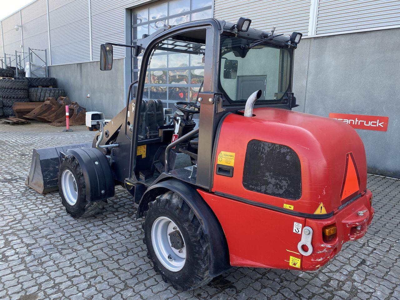 Weidemann 2070 - Máy xúc lật mini gấp khúc: hình 2 Weidemann 2070 - Máy xúc lật mini gấp khúc: hình 2
