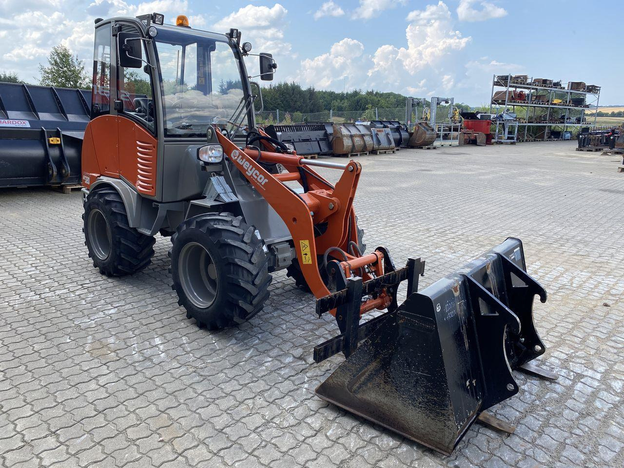 Weycor AR320 Cab - Máy xúc lật mini gấp khúc: hình 5 Weycor AR320 Cab - Máy xúc lật mini gấp khúc: hình 5