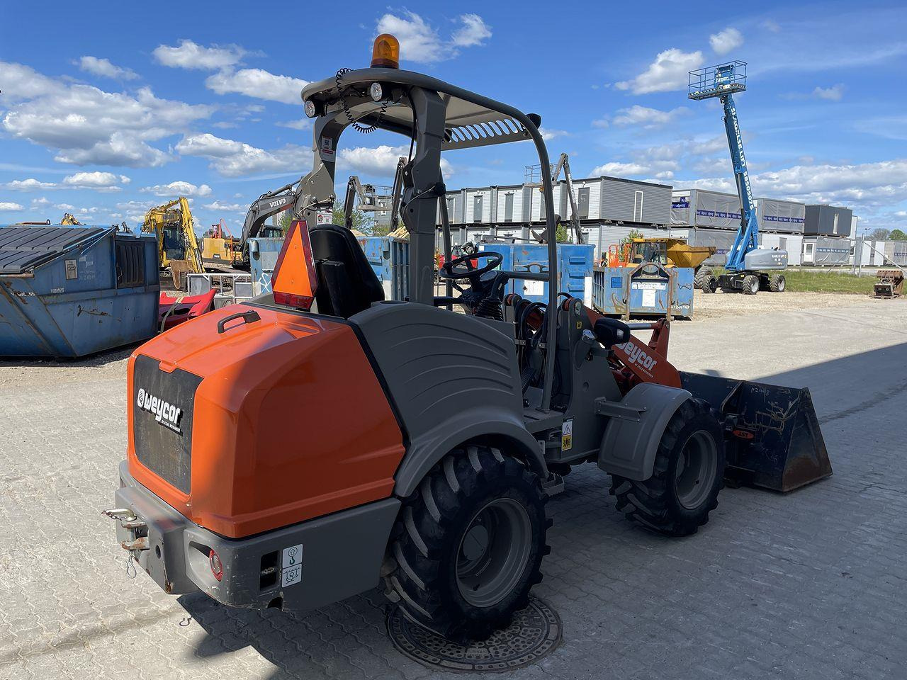 Weycor AR380 Agrar - Máy xúc lật mini gấp khúc: hình 4 Weycor AR380 Agrar - Máy xúc lật mini gấp khúc: hình 4