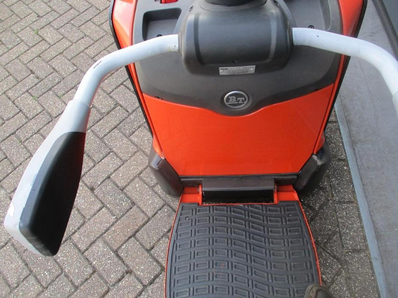 BT LPE200 - Xe tải nâng pallet: hình 5 BT LPE200 - Xe tải nâng pallet: hình 5