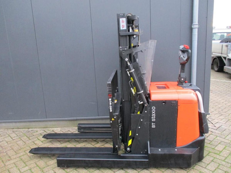 BT SPE 120 XR - Xe tiếp cận xếp chồng: hình 1 BT SPE 120 XR - Xe tiếp cận xếp chồng: hình 1