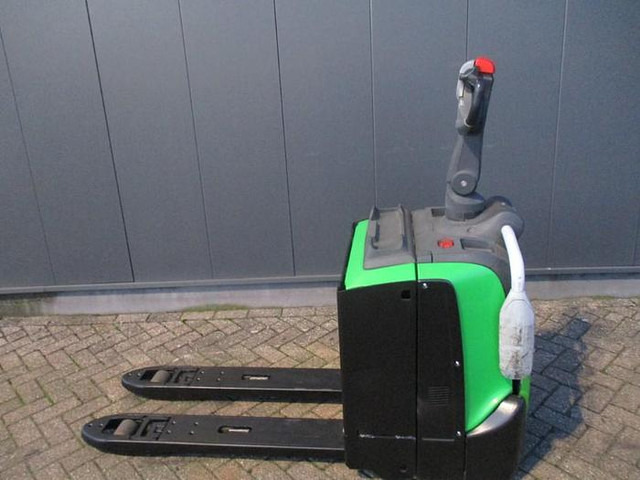 Cesab P320 - Xe tải nâng pallet: hình 1 Cesab P320 - Xe tải nâng pallet: hình 1