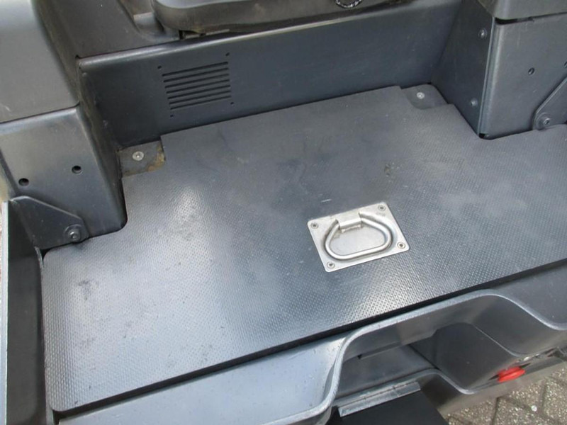 Linde P 60 - Xe cày kéo: hình 4 Linde P 60 - Xe cày kéo: hình 4