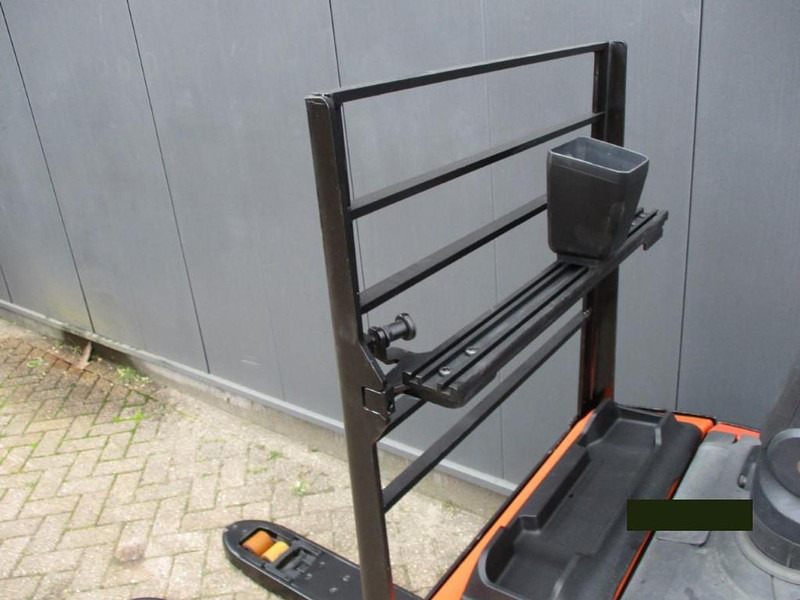 Toyota LPE 200 - Xe tải nâng pallet: hình 5 Toyota LPE 200 - Xe tải nâng pallet: hình 5
