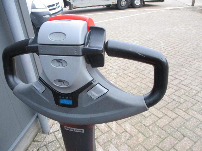 Toyota LWE 140 - Xe tải nâng pallet: hình 5 Toyota LWE 140 - Xe tải nâng pallet: hình 5