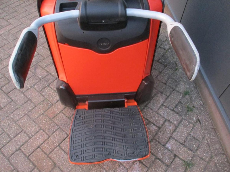 Toyota SPE200D - Xe tải nâng pallet: hình 5 Toyota SPE200D - Xe tải nâng pallet: hình 5