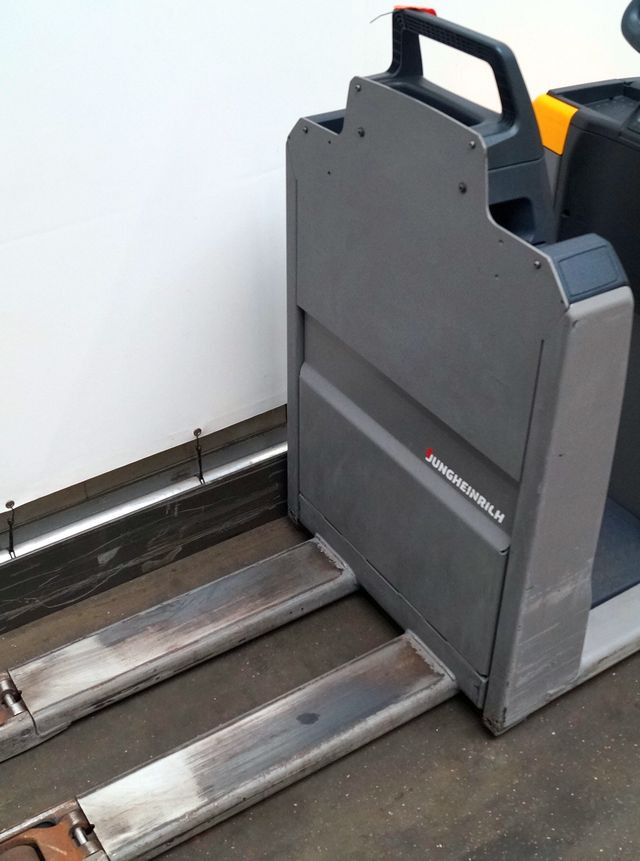 Jungheinrich ECE220 - Máy lấy hàng: hình 3 Jungheinrich ECE220 - Máy lấy hàng: hình 3