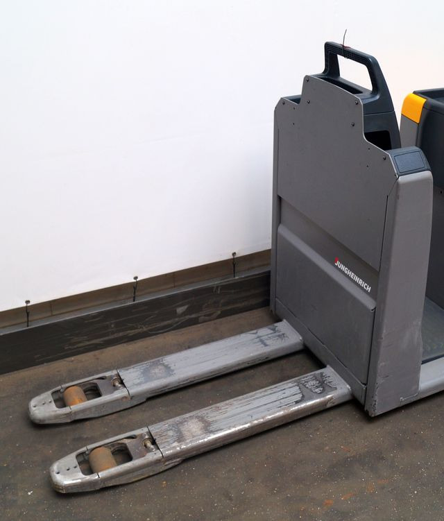 Jungheinrich ECE225 - Máy lấy hàng: hình 3 Jungheinrich ECE225 - Máy lấy hàng: hình 3