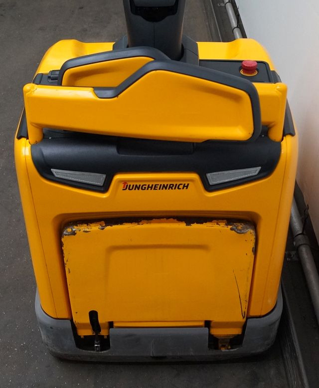 Jungheinrich ERE120 - Xe tải nâng pallet: hình 4 Jungheinrich ERE120 - Xe tải nâng pallet: hình 4