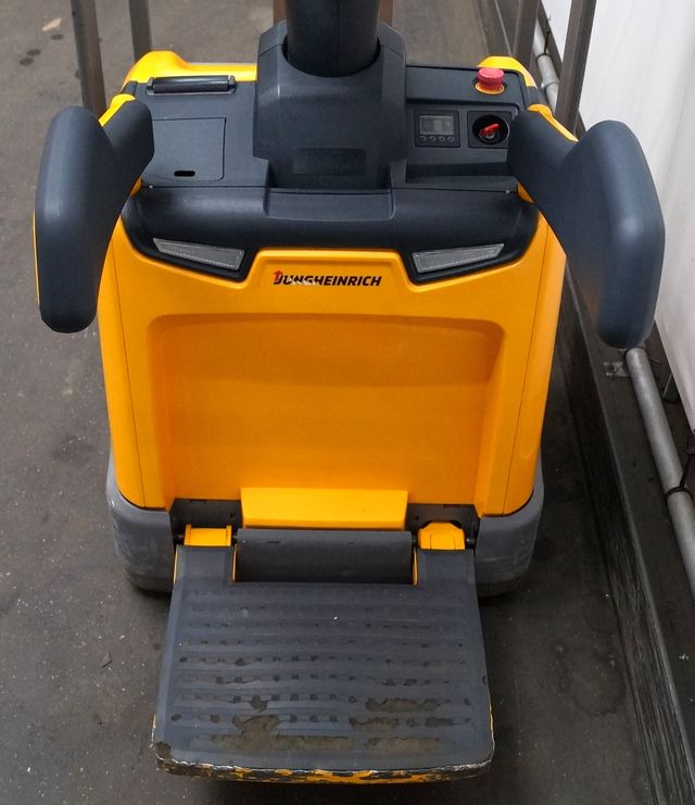 Jungheinrich ERE120 - Xe tải nâng pallet: hình 4 Jungheinrich ERE120 - Xe tải nâng pallet: hình 4