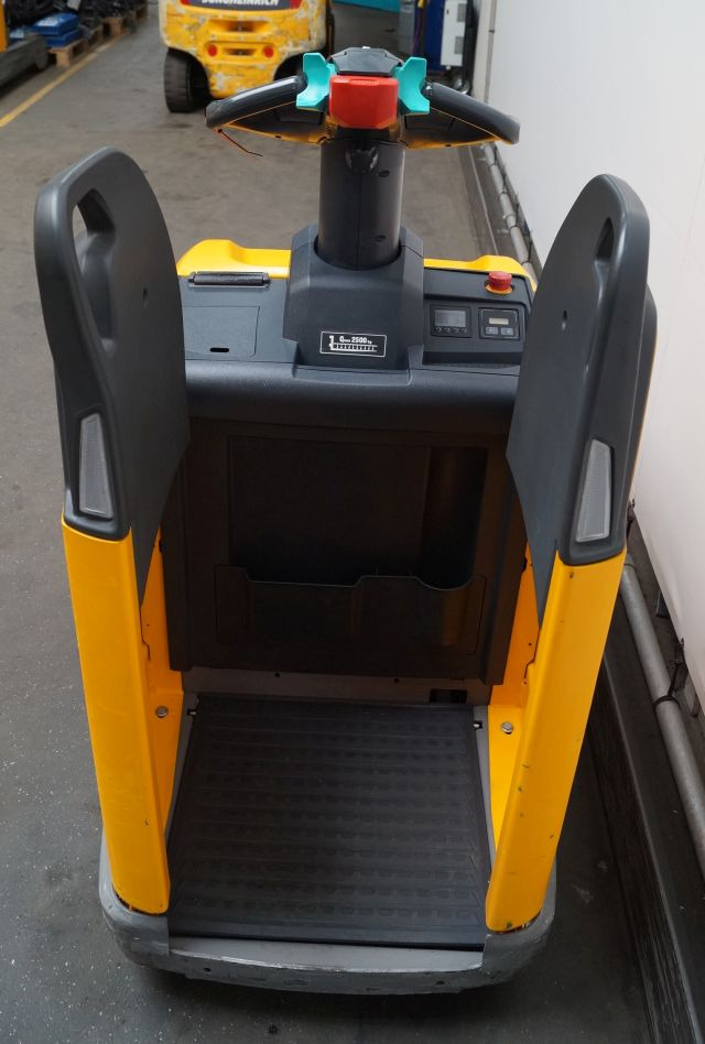 Jungheinrich ERE225 - Xe tải nâng pallet: hình 3 Jungheinrich ERE225 - Xe tải nâng pallet: hình 3