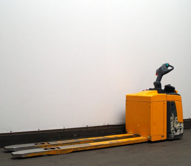 Jungheinrich ERE225 - Xe tải nâng pallet: hình 1 Jungheinrich ERE225 - Xe tải nâng pallet: hình 1