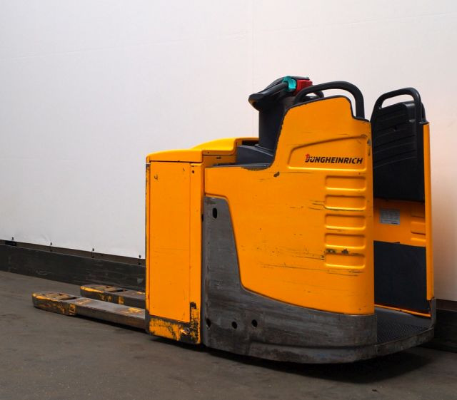 Jungheinrich ERE225 - Xe tải nâng pallet: hình 2 Jungheinrich ERE225 - Xe tải nâng pallet: hình 2