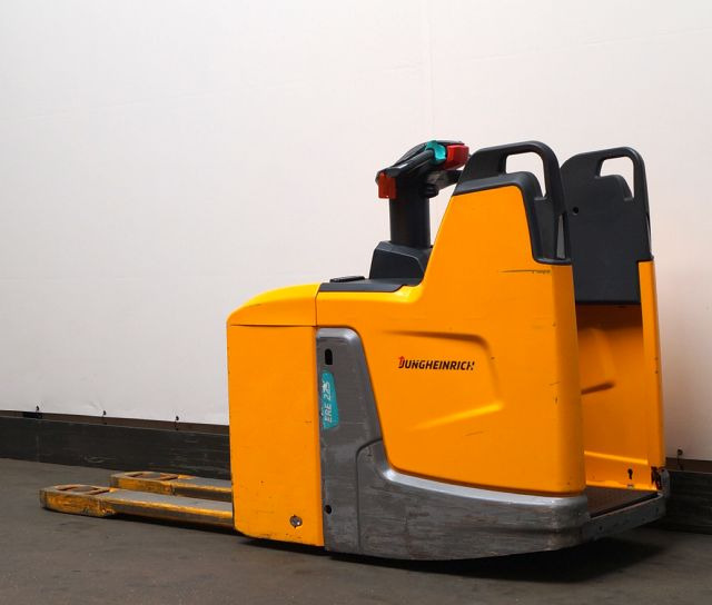 Jungheinrich ERE225 - Xe tải nâng pallet: hình 2 Jungheinrich ERE225 - Xe tải nâng pallet: hình 2