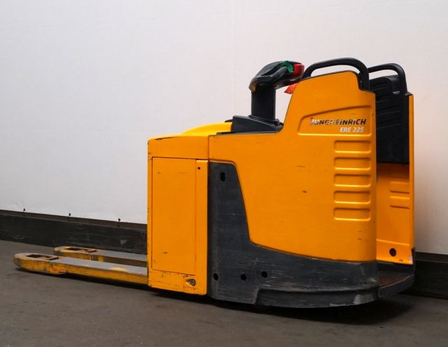 Jungheinrich ERE225 - Xe tải nâng pallet: hình 2 Jungheinrich ERE225 - Xe tải nâng pallet: hình 2