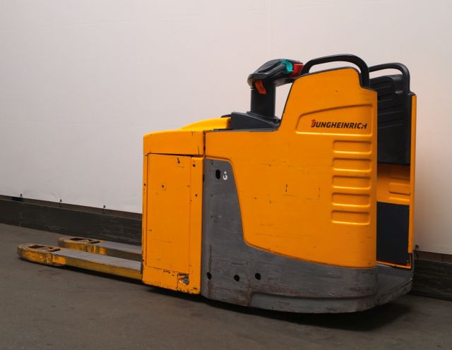 Jungheinrich ERE225 - Xe tải nâng pallet: hình 2 Jungheinrich ERE225 - Xe tải nâng pallet: hình 2
