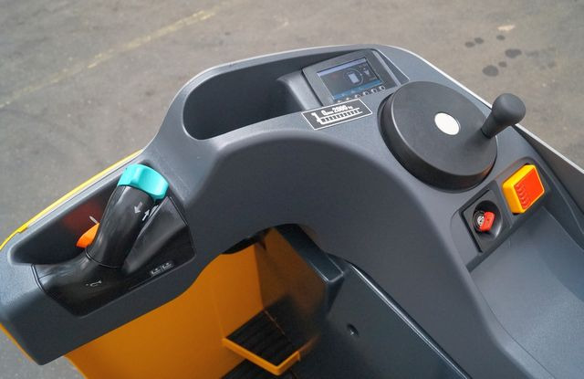 Jungheinrich ESE120 - Xe tải nâng pallet: hình 5 Jungheinrich ESE120 - Xe tải nâng pallet: hình 5