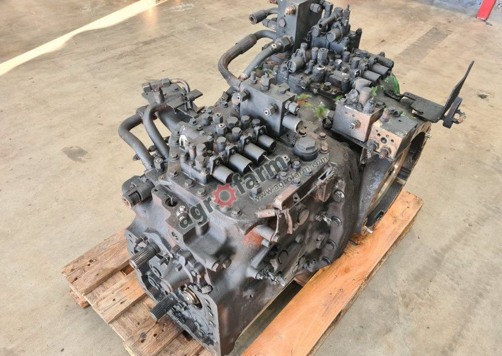 TYLNY MOST I SKRZYNIA BIEGÓW JOHN DEERE 5125R - Hộp số: hình 1 TYLNY MOST I SKRZYNIA BIEGÓW JOHN DEERE 5125R - Hộp số: hình 1
