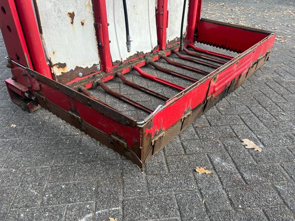 Trioliet TU 170 kuilvoersnijder - Trang thiết bị gia súc: hình 5 Trioliet TU 170 kuilvoersnijder - Trang thiết bị gia súc: hình 5