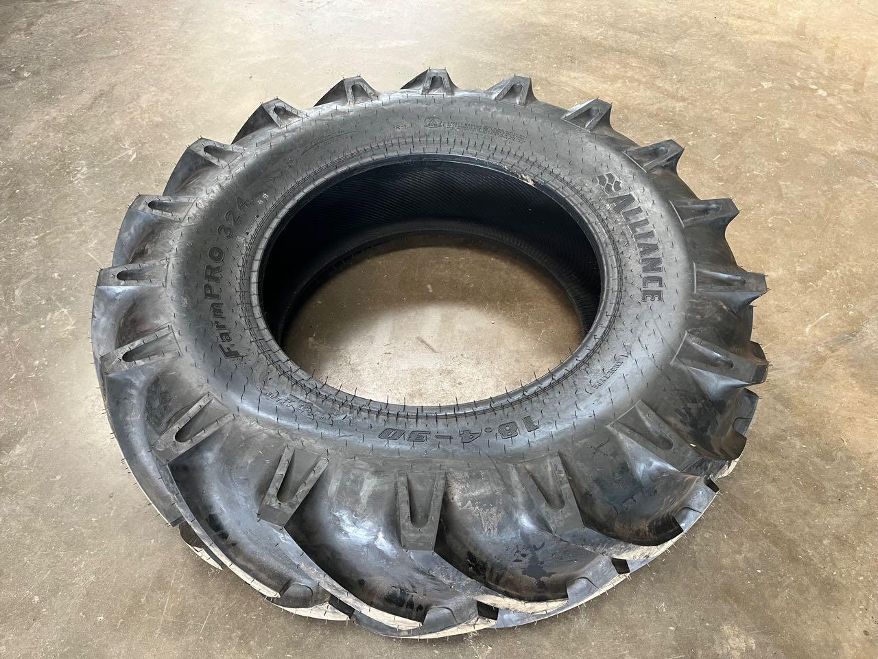 Alliance Farmpro 324, 18.4-30 8PR, 139 A8 - Lốp: hình 1 Alliance Farmpro 324, 18.4-30 8PR, 139 A8 - Lốp: hình 1