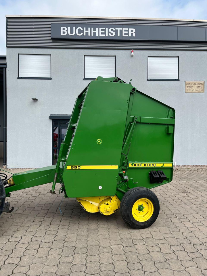 John Deere 550 - Máy đóng kiện tròn: hình 1 John Deere 550 - Máy đóng kiện tròn: hình 1