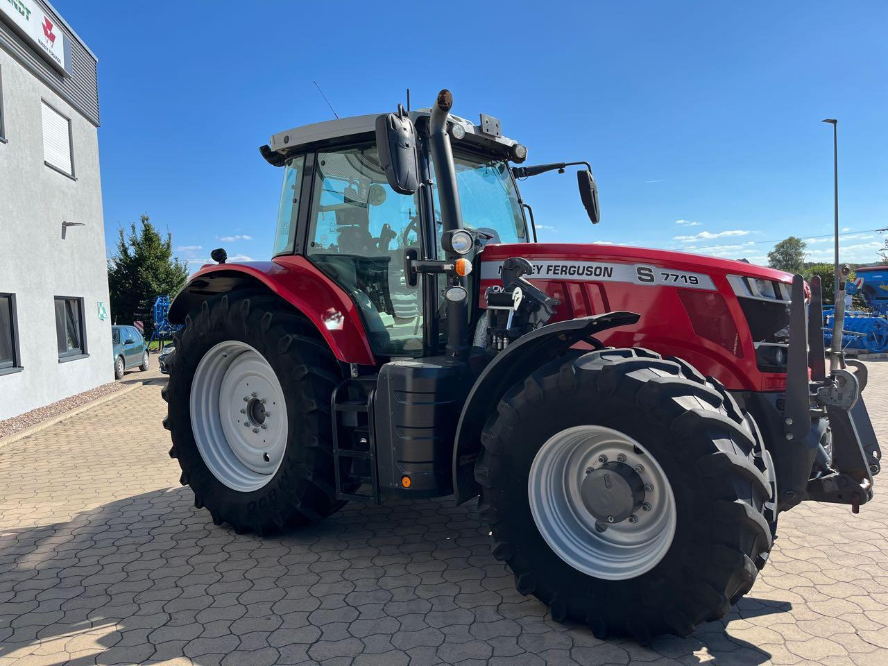 Massey Ferguson 7719 DynaVT - Máy cày: hình 2 Massey Ferguson 7719 DynaVT - Máy cày: hình 2