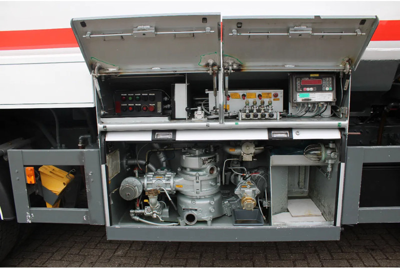 DAF CF 85.430 + PUMP/METERS + 4 COMPART / 15.000 LITER + COMPLETE SYSTEM WORKING - Xe bồn: hình 5 DAF CF 85.430 + PUMP/METERS + 4 COMPART / 15.000 LITER + COMPLETE SYSTEM WORKING - Xe bồn: hình 5