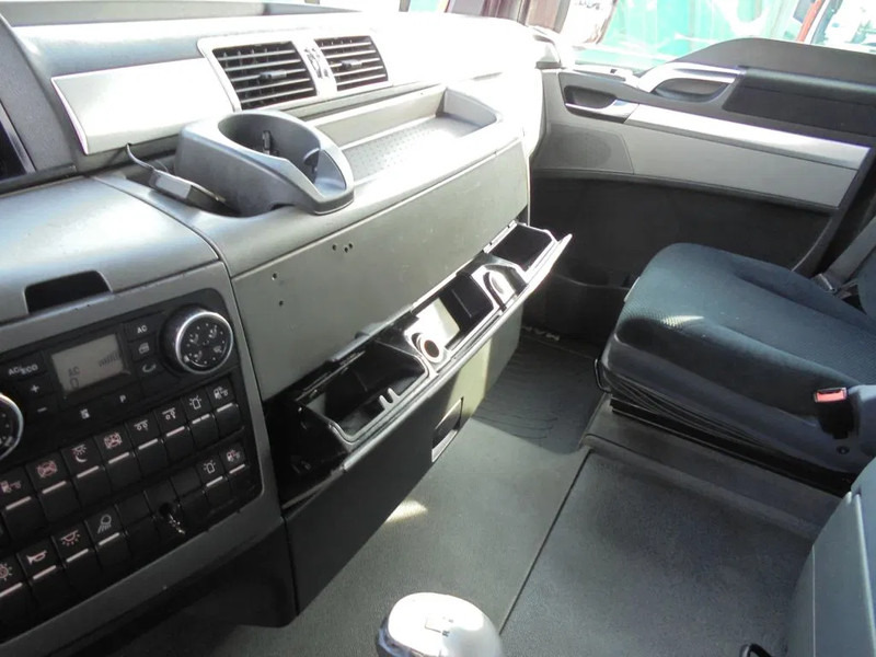 MAN TGS 26.440 + Euro 5 + Manual - Xe tải thùng mui bạt: hình 4 MAN TGS 26.440 + Euro 5 + Manual - Xe tải thùng mui bạt: hình 4