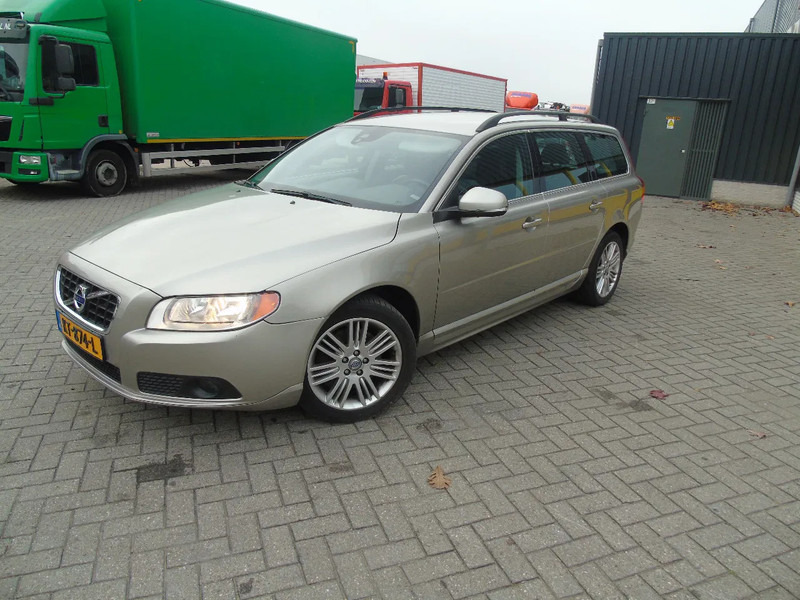 Volvo V70 + manual - Hatchback: hình 3 Volvo V70 + manual - Hatchback: hình 3