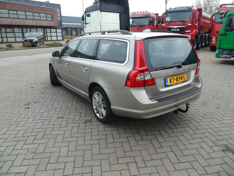 Volvo V70 + manual - Hatchback: hình 4 Volvo V70 + manual - Hatchback: hình 4