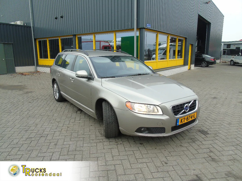 Volvo V70 + manual - Hatchback: hình 1 Volvo V70 + manual - Hatchback: hình 1